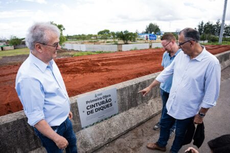 Prefeito Jairo Jorge inaugurou a obra que irá compor o Cinturão de Diques de Canoas | Foto: Divulgação