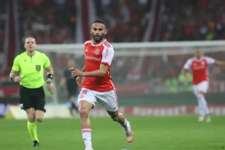 Thiago Maia fez diversos salvamentos durante a enchente que atingiu Porto Alegre em maio. Foto: Ricardo Duarte/Sport Club Internacional