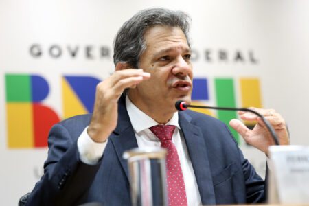 Haddad: governo mira bets e outras medidas para ‘recalibrar’ IOF