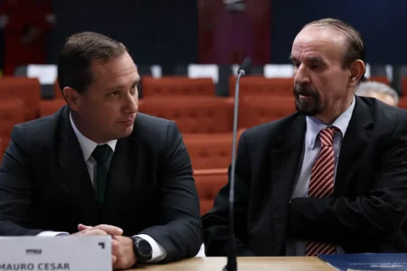 Mauro Cid confirma que Bolsonaro leu e propôs alterações em minuta golpista